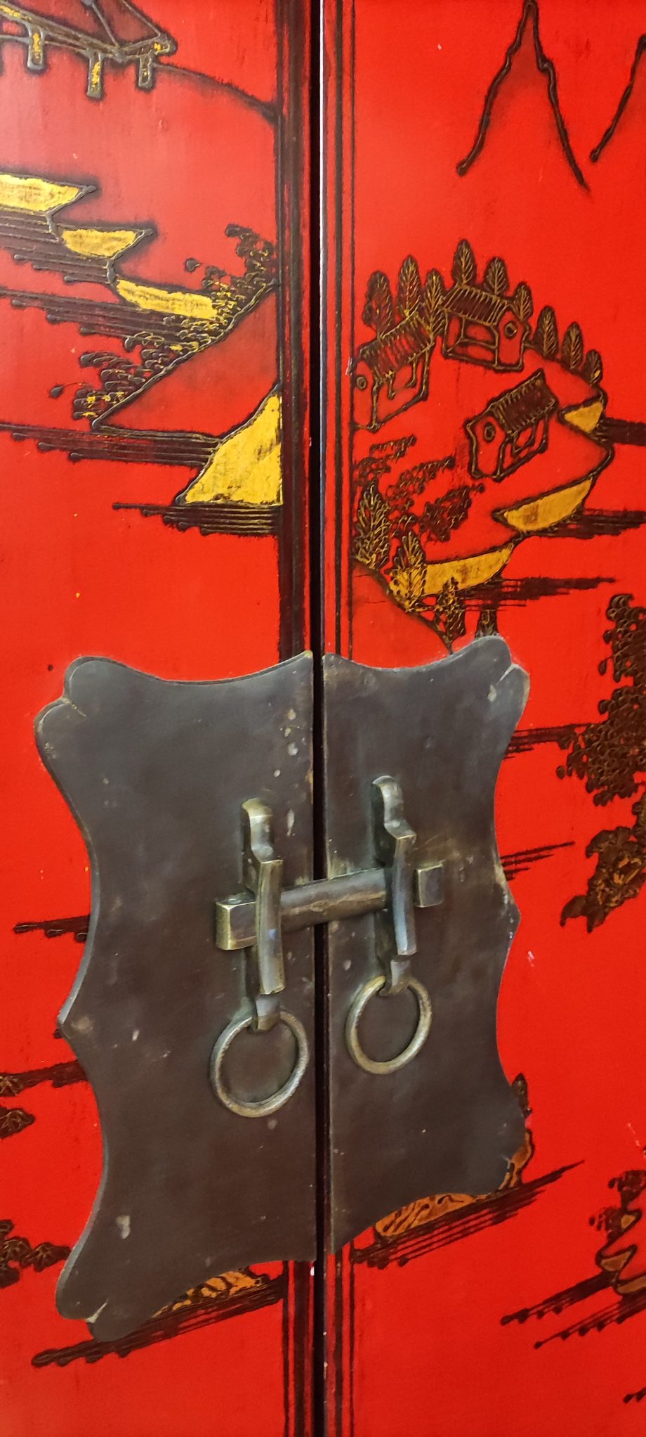 Armoire chinoise rouge étroite papillons de soie