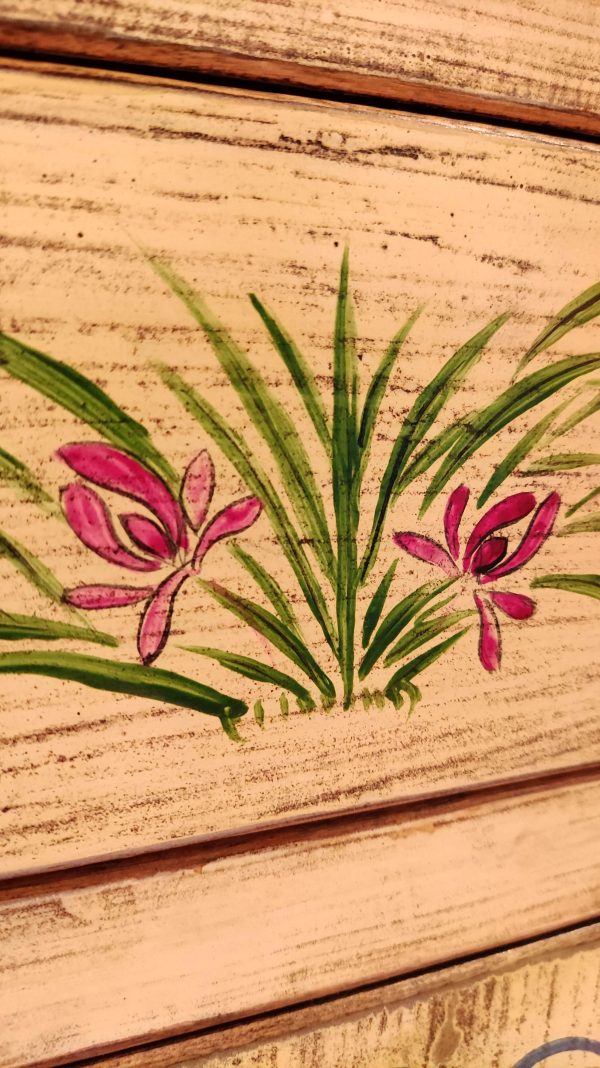 meuble chinois fleurs tiroir décoré